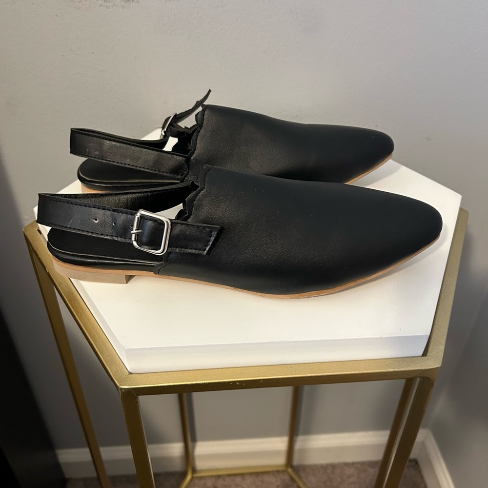 New Black Flat Sandals with Buckle, size 42 (9 1/2-10)